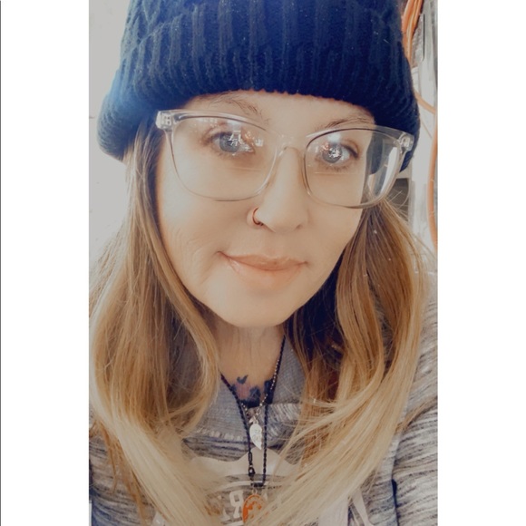 Meet your Posher, Elizabeth - Picture 2 of 2